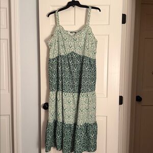BloomChic Green and White Dress